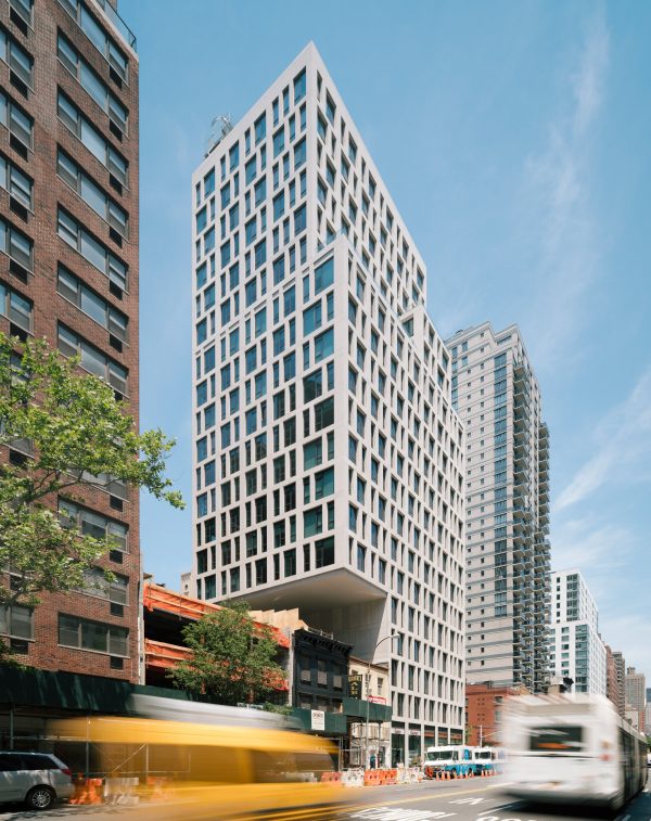 Air rights cantilevered buildings in New York City